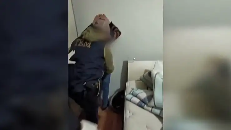 FETÖ firarisi, saklandığı gizli bölmede yakalandı!