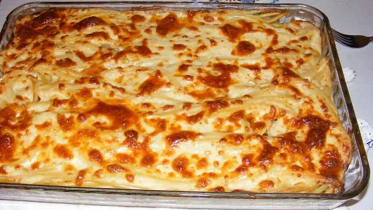 Fırında peynirli makarna tarifi nasıl yapılır? Fırında peynirli makarna tarifi...
