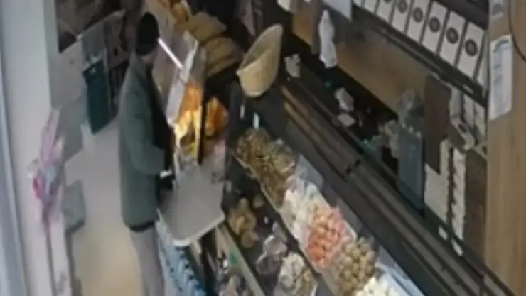 Fırından sadaka kutusunu çaldı