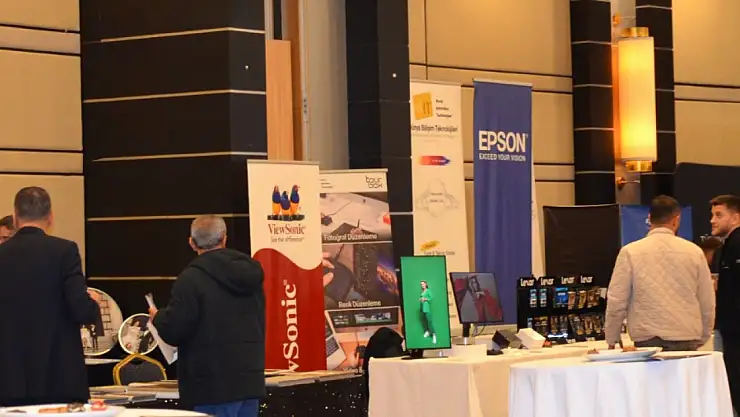 Fotoğrafçılık ve video ekipmanları etkinliğine yoğun katılım