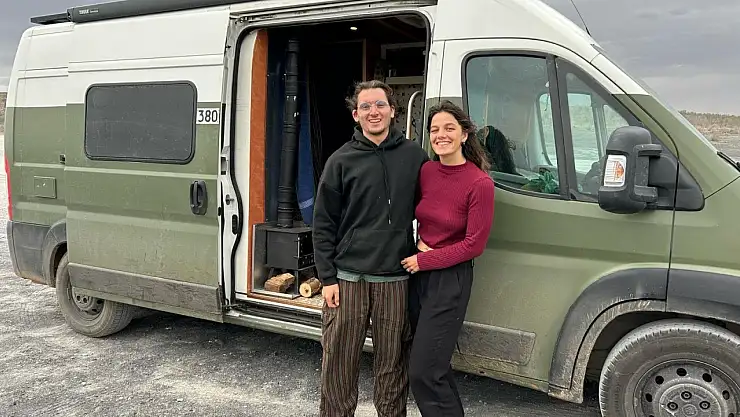 Fransa'dan başlayıp Türkiye'yi gezen karavancılar, Meke Gölü'ne hayran kaldı