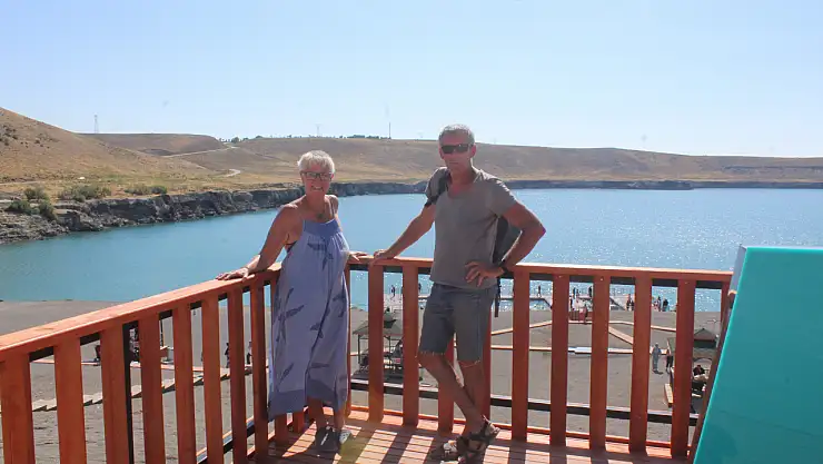 Fransız çift 15 yıl sonra tekrar Karapınar'a gelerek hatıralarını tazeledi