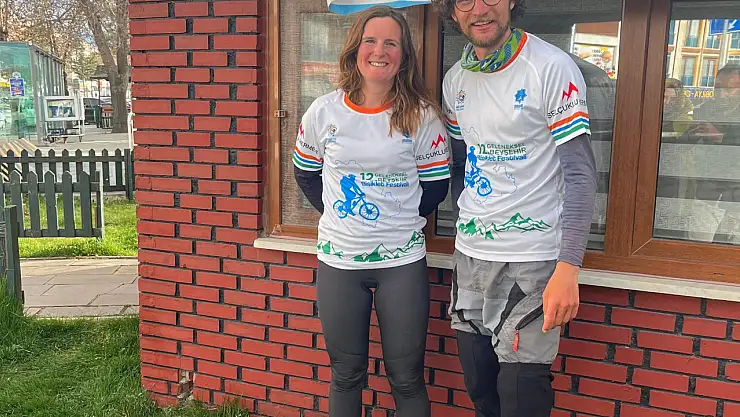 Fransız çiftin bisikletle dünya turu: Beyşehir'de mola verdiler