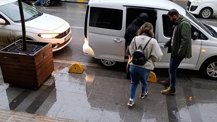 Fuhuş operasyonu: 5 kadın ve iş yeri sahibi yakalandı