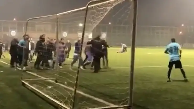 Futbol turnuvası boks maçına döndü