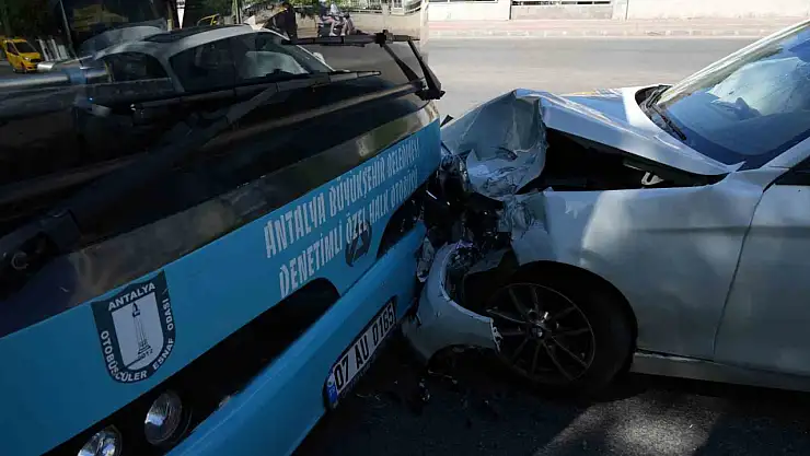 Futbolcu trafik kazasında yaralandı