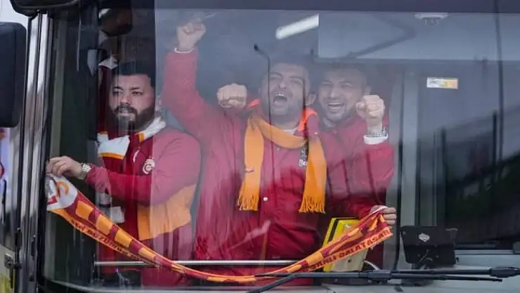 Galatasaray, Derbi için Ülker Stadyumu'na ulaştı