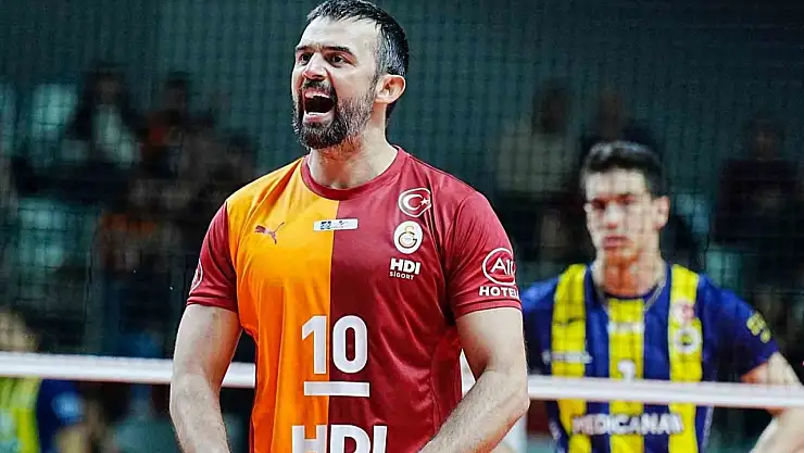 Galatasaray derbide Fenerbahçe'yi set vermeden geçti