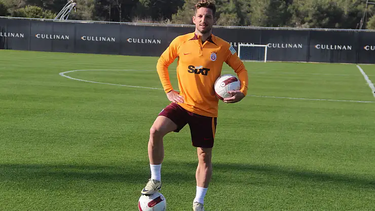 Galatasaray Dries Mertens'in sözleşmesini 1 yıl uzattı