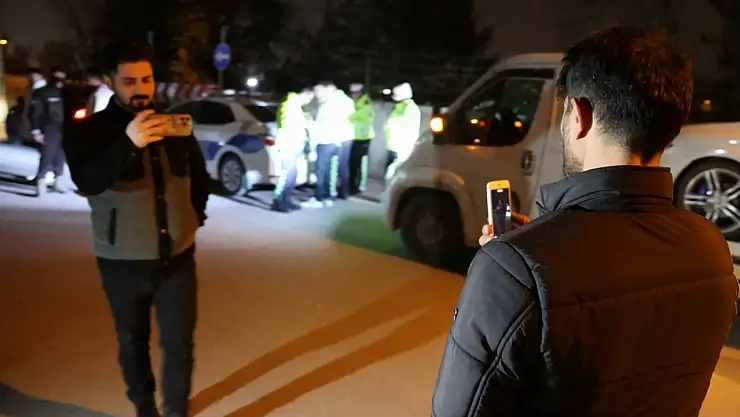 Gazetecilere küfredip polise ecel teri döktürdü