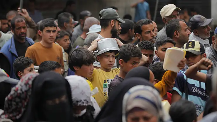 Gazze'de Filistinlilere sıcak yemek dağıtıldı