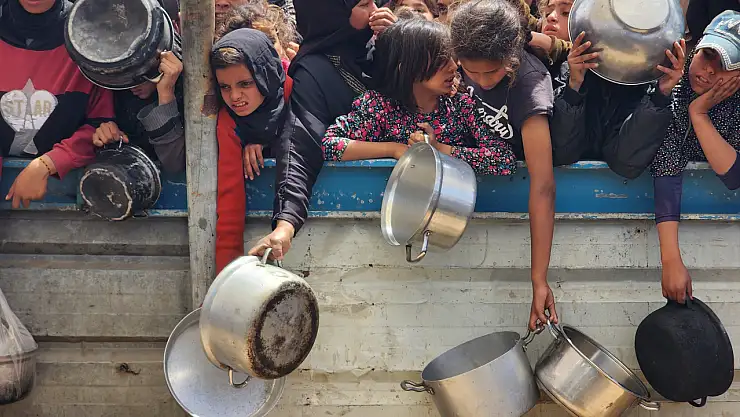 Gazze'de Filistinlilere yemek dağıtıldı