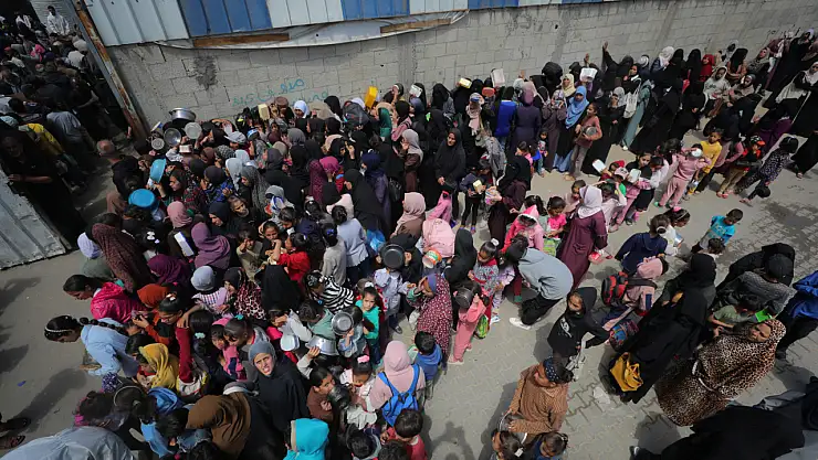 Gazze'de Filistinlilere yemek dağıtıldı