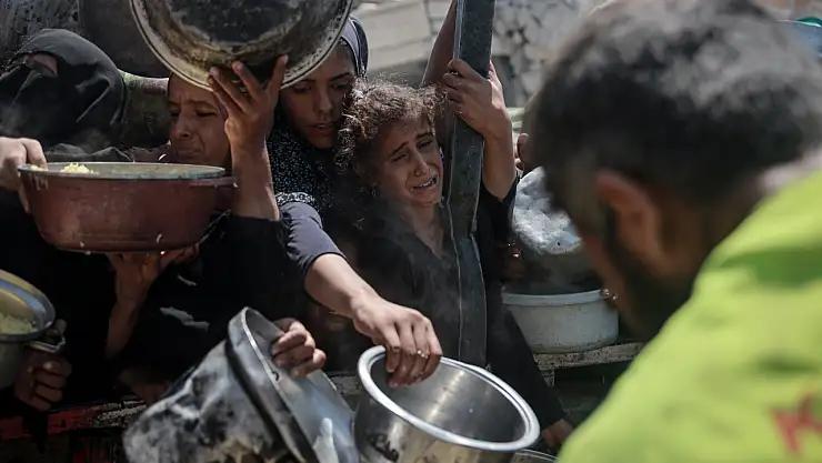 Gazze'de Filistinlilere, yemek dağıtıldı