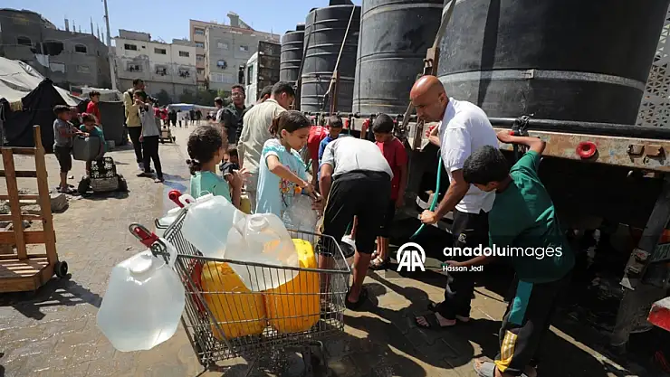 Gazze'de İnsani Kriz Derinleşiyor: Filistinliler Su İçin Çabalıyor