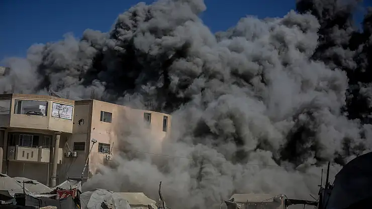 Gazze'de saldırılar sürüyor: Bir aile daha İsrail ordusunun hedefi oldu