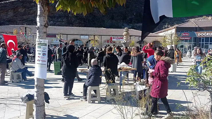 Gazze için Konya'da kermes düzenlendi!