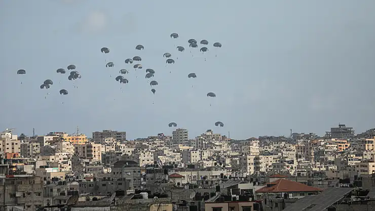 Gazze'ye insani yardımlar havadan ulaştırılıyor