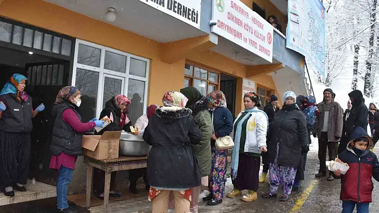 Geleneksel olan festivalde 1 ton hamsi dağıtıldı