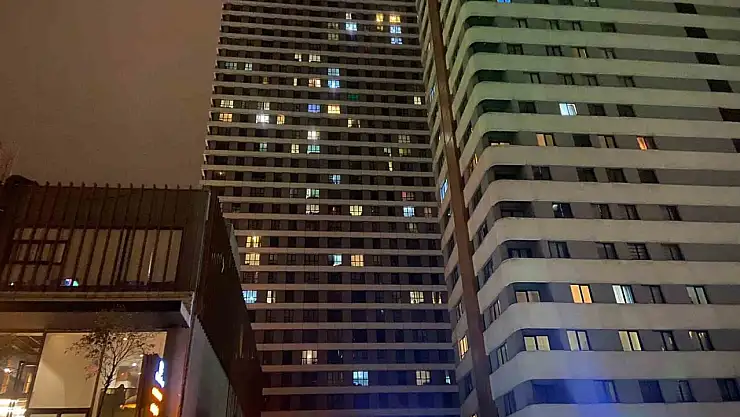 Genç kız 30'uncu kattan düştü