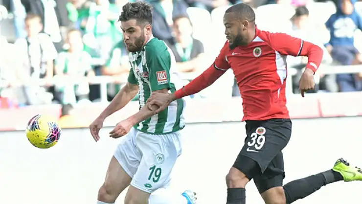 Gençlerbirliği - Konyaspor Karşılaşmasının hakemi Halil Umut Meler'den 5 maçta 4 büyük hata! hata ortalaması dudak uçuklattı...