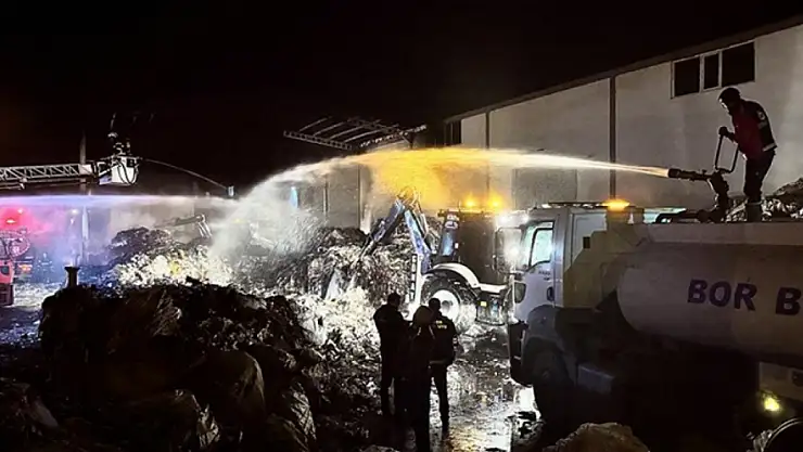 Geri dönüşüm fabrikasında yangın: Maddi zarar var!