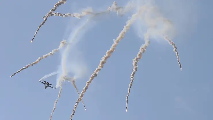 Gökyüzünde Cumhuriyet coşkusu: SOLOTÜRK Pamukkale'de şov yaptı