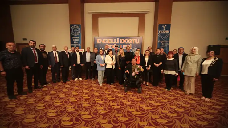 GÖNÜL GÖZÜ Derneği'nden engelli dostlarına plaket
