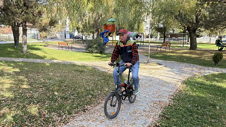 Görenlerin yüzünü güldüren yol arkadaşlığı: Konya dahil 65 şehri birlikte gezdiler