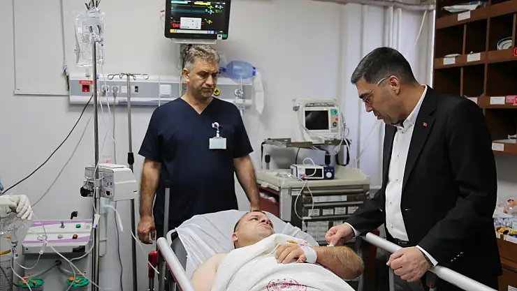 Görev başındaki polis memuru bıçaklı saldırıya uğradı