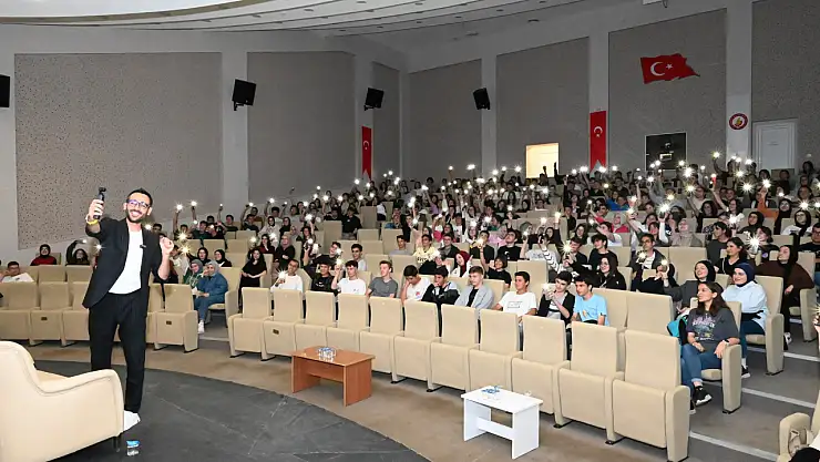 Gri Koç'tan 'YKS öncesi son taktikler' semineri