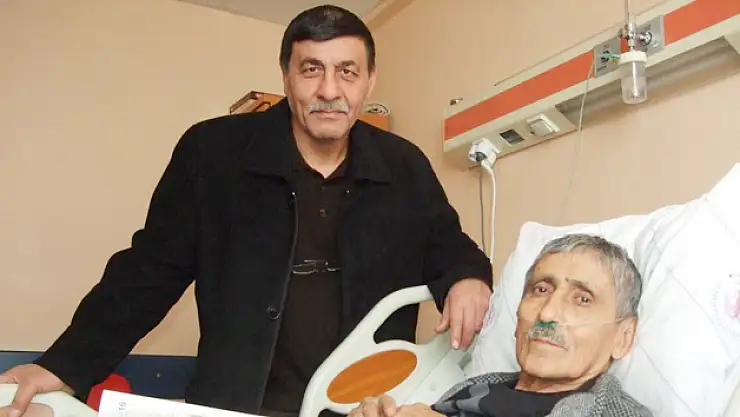 Güçlü: Karakoç, Türkiye'nin büyük şairiydi