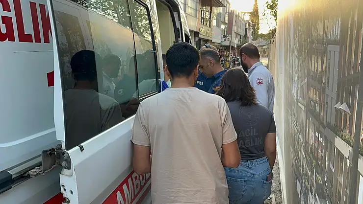 Gündüz vakti sokak ortasında dehşeti yaşadılar!