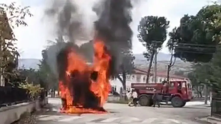 Hafriyat kamyonu seyir halindeyken alev topuna döndü