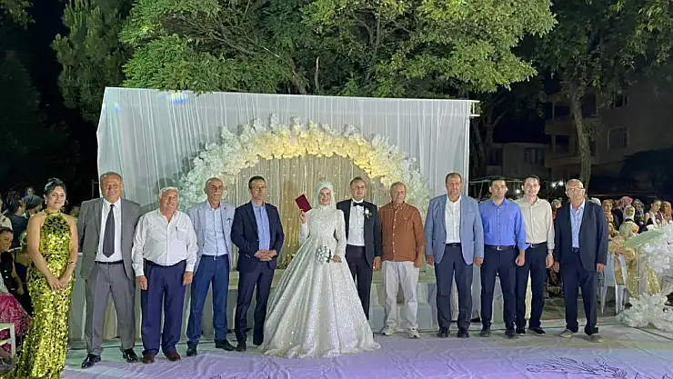 Hakim çiftlerin nikahını belediye başkanı kıydı!