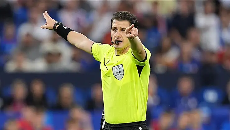 Halil Umut Meler sakatlandı, maçı dördüncü hakem tamamladı