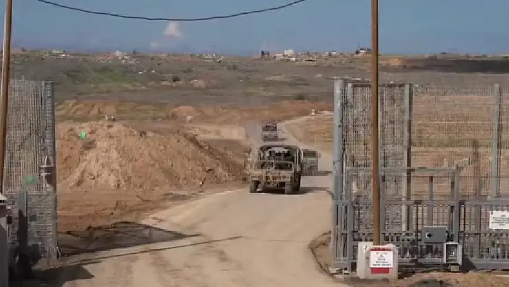 Hamas'ın serbest bıraktığı 4 esir İsrail'e döndü