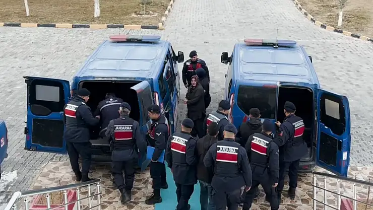 Hapis cezasıyla aranan aynı aileden 5 kişi operasyonla yakalandı