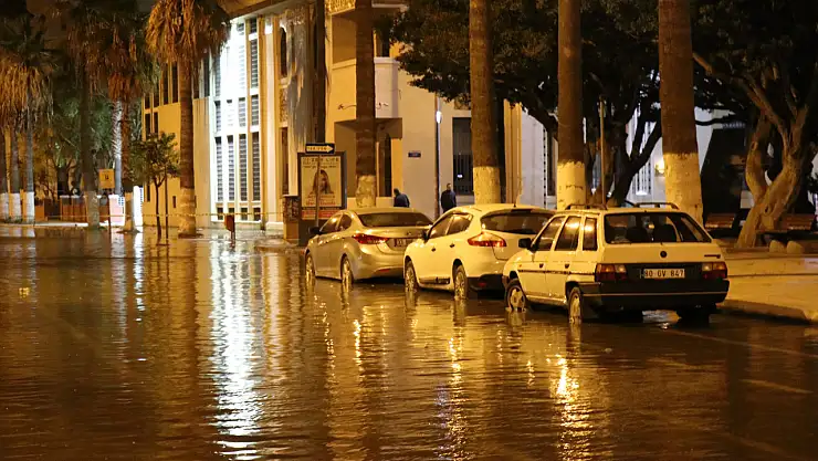 Hatay'da deniz suyu taştı! Sebebi lodos mu?