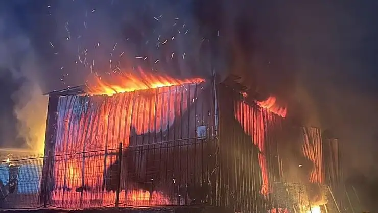 Hatay sanayisinde yangın: İş yeri hasar aldı!