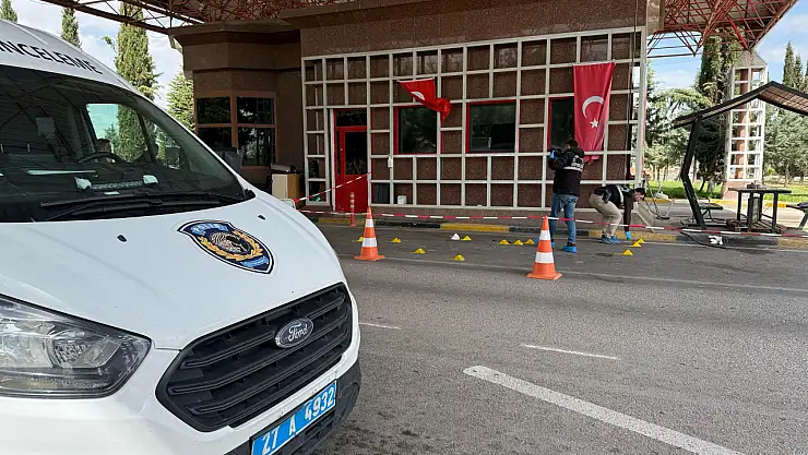 Havalimanı girişinde arbede: 1'i polis 2 yaralı