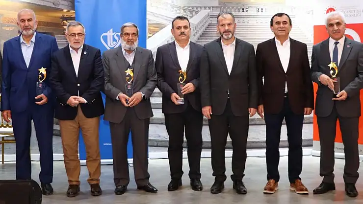 Hayırsevelere iyilik plaketi