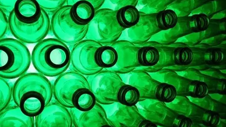 Hep merak ettik ama hiç öğrenmedik. Maden suyu şişeleri meğer bu yüzden renkliymiş…