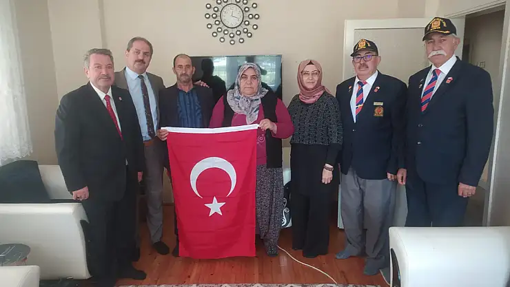 Her hafta düzenli olarak ziyaret ediyrolar