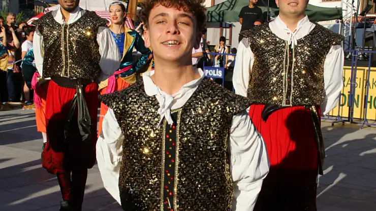 Her kültürden danslar Akşehir'de sahnelendi!