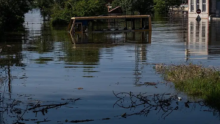 Herson'da su seviyesi 5,5 metre yükseldi