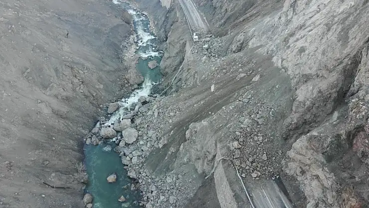 Heyelan kazaya sebep oldu