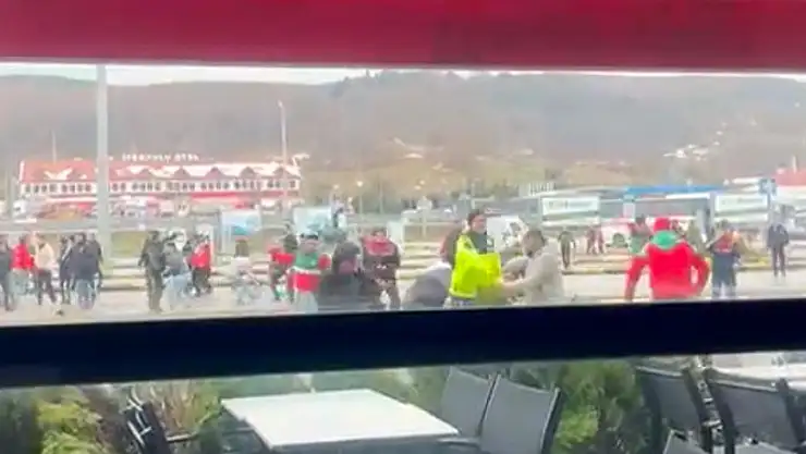 Highway savaş alanına döndü: Fenerbahçeli ve Amedsporlu taraftarlar birbirine girdi