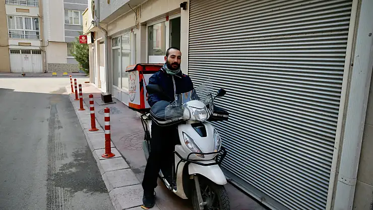 Hırsızın üzerine atladı