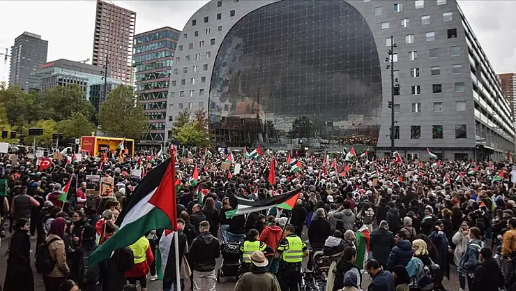 Hollanda'da Kadınlar Günü'nde Filistin'e destek gösterisi düzenlendi
